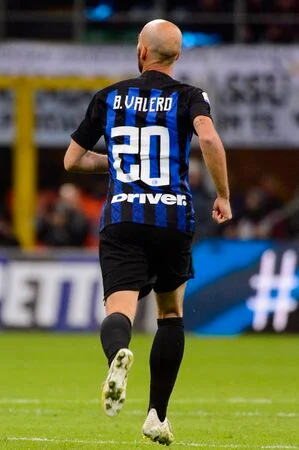 GentlemanUltra's tweet photo. Happy @borjavalero20 day everyone! 🇮🇹⚽️🇪🇸 #Calcio #SerieA #Fiorentina #Inter #CSLebowski https://t.co/LrazpB5qGq