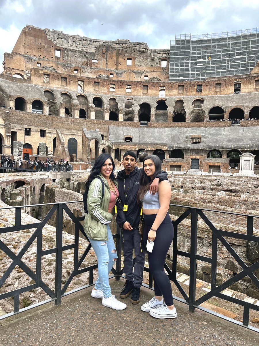 Yvonneezy's tweet photo. Roma seconda parte ✌🏽
#ArchOfConstantine #Colosseum 
@maliareigh85 @LouisLogic666 https://t.co/MWetMcwjU9