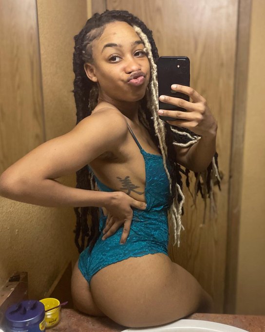 So many fake pages of me it ridiculous this is my ( Only Twitter ) account Instagram ( its_niaaa21)&amp;