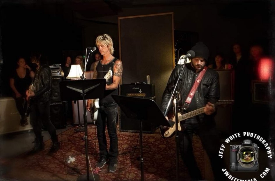 DuffMckaganArg's tweet photo. @DuffMcKagan 's Loaded en el Bad Animals Recording Studio en Seattle 2013
📷 Jeff White
#duffmckagan #duff #mikesquires #jeffrouse #duffmckagansloaded #seattle #rock https://t.co/rzubBUSyPE