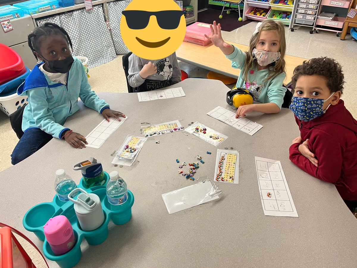We made our own sight word “BINGO” cards this week and played on Friday 🙂 Using mini erasers to play and Smelly Stickers as the prize always makes learning even more fun! 😃 @HTSD_Robinson @LauraStauffer6 @WeAreHTSD