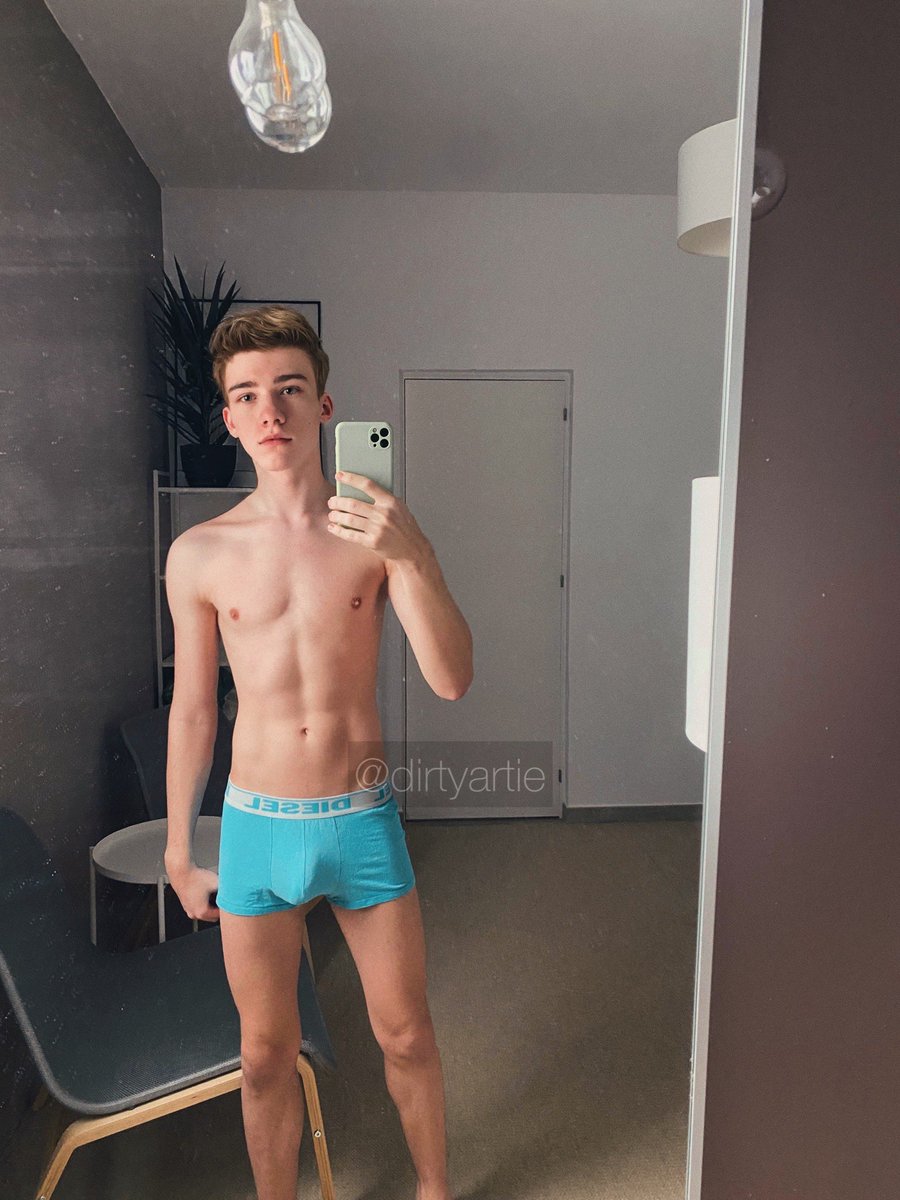 #boysinboxers @dirtyartie.