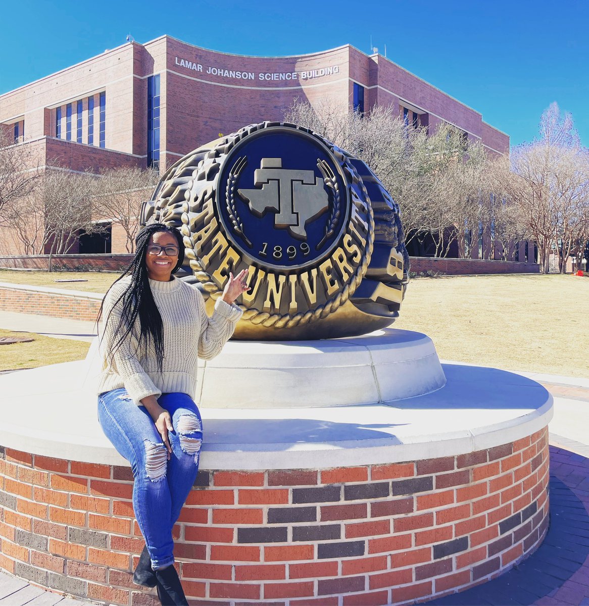 bowie_avid's tweet photo. Visiting my alma mater today and speaking inspiration and fire into the future black students at @TarletonState ๐ฅ such a great opportunity and looking forward to next year โค๏ธ #TarletonTexan https://t.co/HrLOdrn8IW