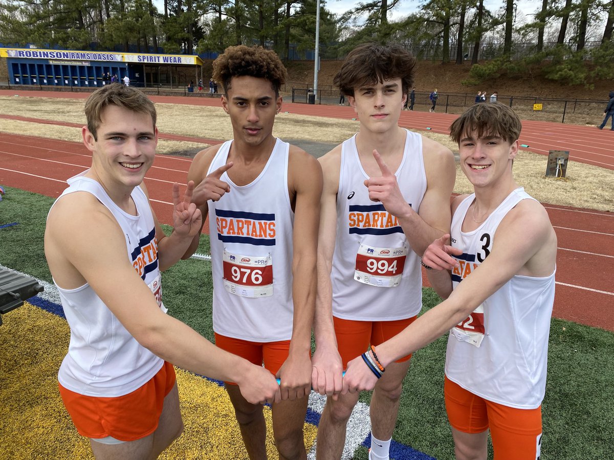 BoyS also capture the 4x400 relay