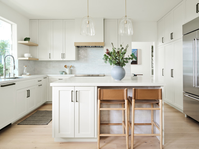PDXwindermere's tweet photo. White cabinets always seem to win. https://t.co/QgHpqmWoa9 https://t.co/zoEpV4Hf9P