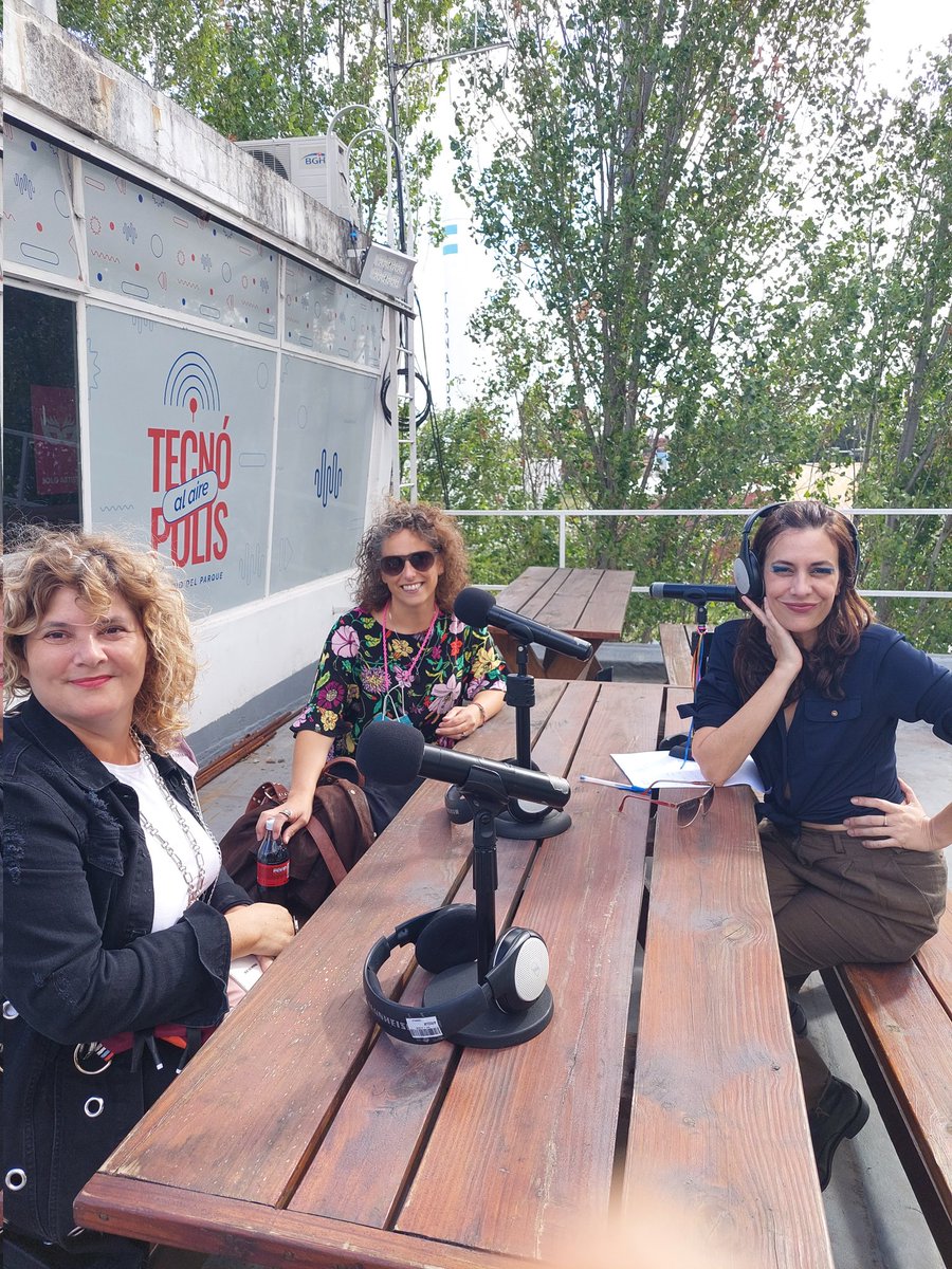 radiotecnopolis's tweet photo. > La primera visita del día comienza con Majo y Cecilia, integrantes de un encuentro que se realizará en el espacio de la Tv Pública. La viuda de Rafael fue una serie que planteó  preguntas sobre género y sus protagonistas convocan a reflexionar sobre el tema. @majobernalcarol https://t.co/X5JFo4QXib