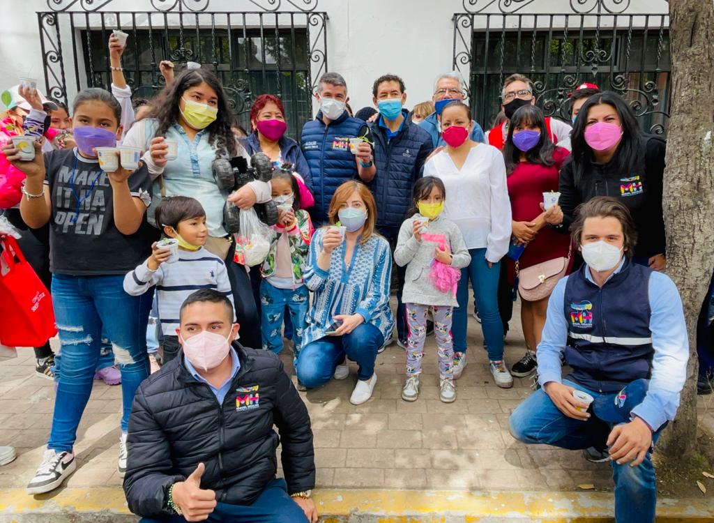 mauriciotabe's tweet photo. De la mano de las y los estudiantes dejamos una huella positiva en el mundo y creamos recuerdos memorables al adoptar espacios públicos y llenarlos de vida. #ReverdeceMH🌱
📍Col. Un Hogar para Nosotros. https://t.co/3kdTz5076S