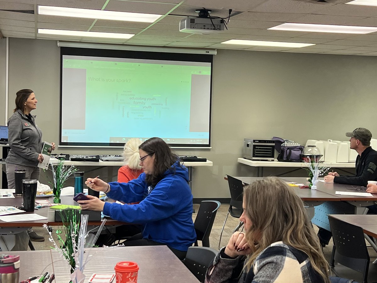AnnDobesh's tweet photo. Sharing our “sparks” at 4-H Volunteer Update and learning from each other to create thriving environments for youth. #4HThrive @Nebraska4H @WolvertonCindy https://t.co/iX2acnxOfo