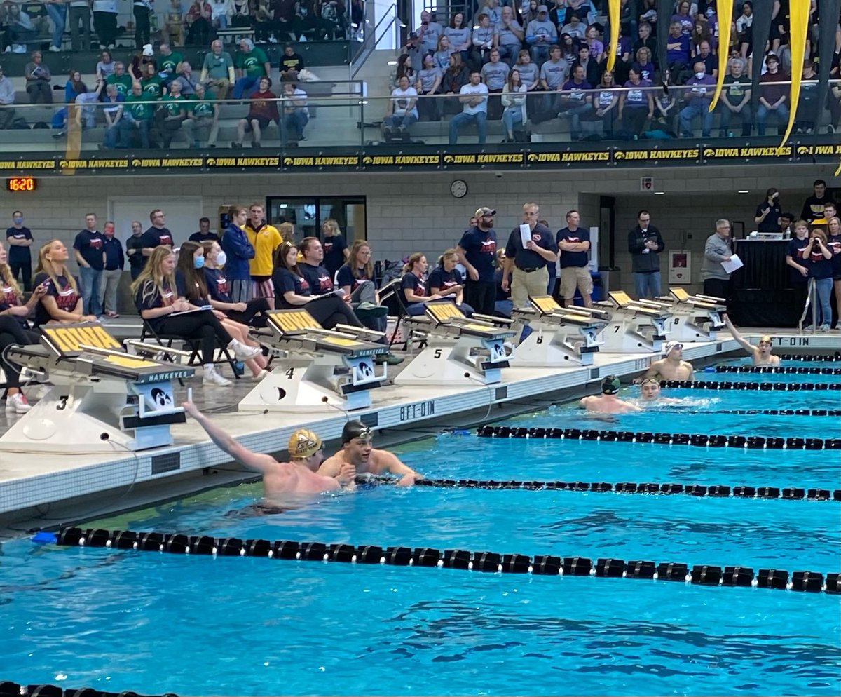 Results from the 50 yard freestyle: Kohen Rankin of Sioux City Metro takes first with 20.26. Iowa City, West’s Kirk Brotherton takes runner up with 20.56. 
🏊‍♂️: iahsaa.org/swimming/state…