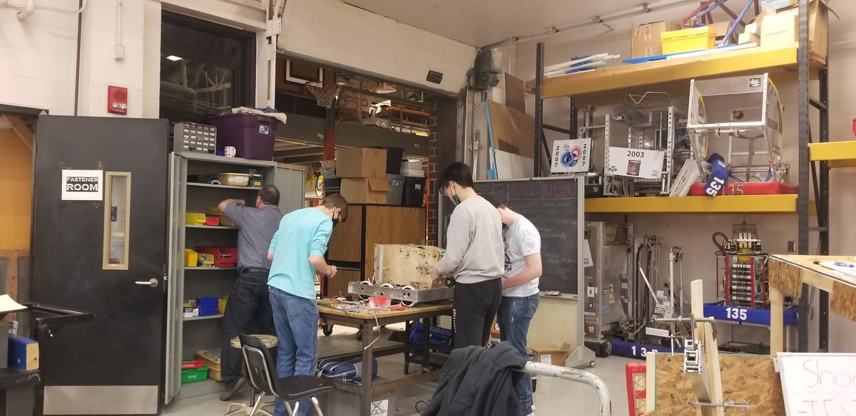 MoreThanChips's tweet photo. #team135 #omgrobots @FRCteam135 #morethanjustchips https://t.co/rSFrARw9rB
