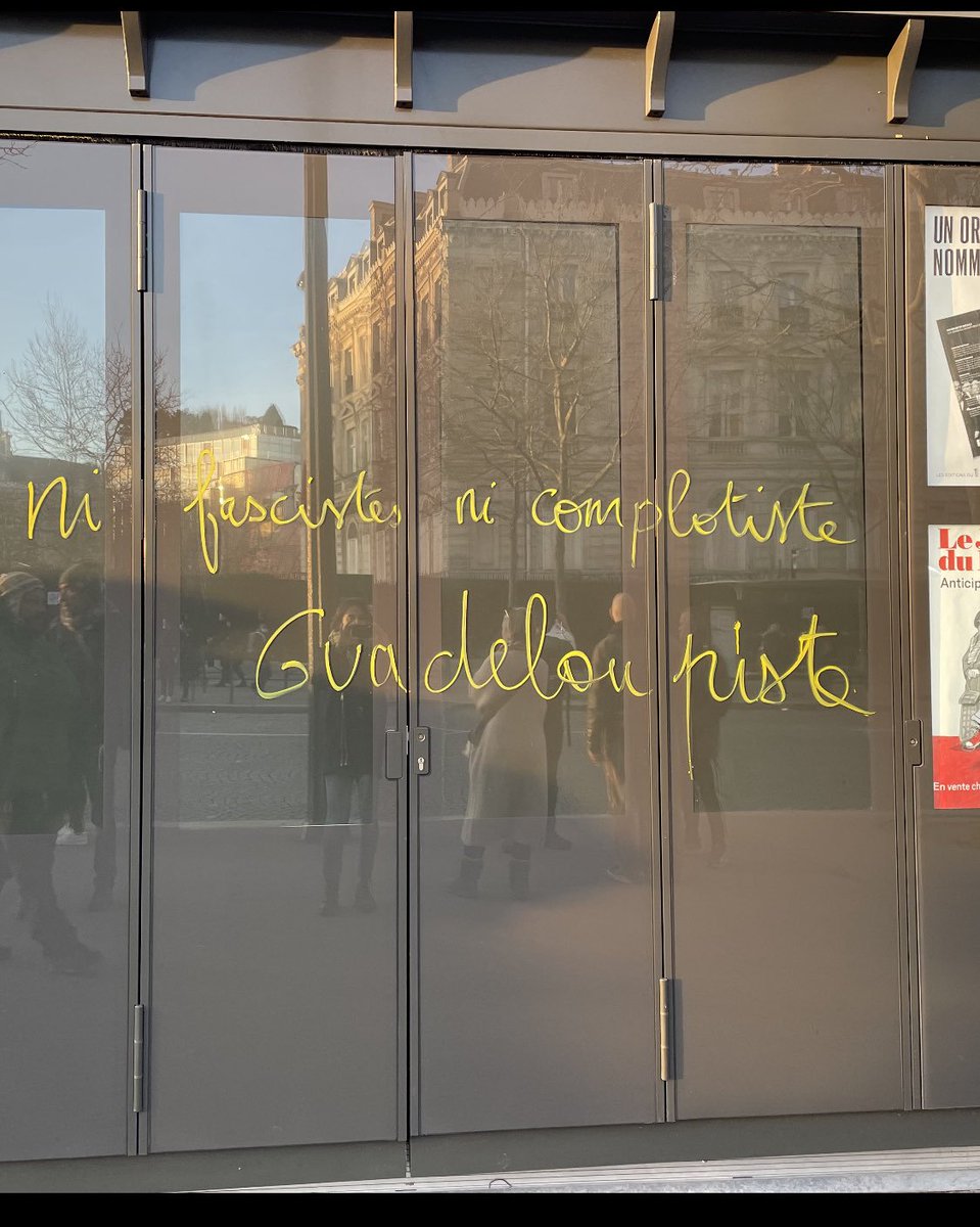 CaravaneJ's tweet photo. Place de l’Etoile #convoisdelaliberte https://t.co/WgrQszfIiw