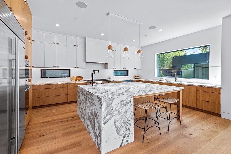 LaurieWoolner's tweet photo. Where will you be on #SuperBowl ? 
🏈Poolside
🏈Patio
🏈Kitchen
🏈Living

You can experience them all at my OH today and tomorrow!
Sat. 2/12, 1-4 PM Sun. 213, 11-2 PM

2115 Glyndon Avenue | Venice 5 Bed | 5 Bath | 3, 858 Sq. Ft. Living Salt-water Pool/Spa Offered at $4.5M https://t.co/91MLgTpOKG