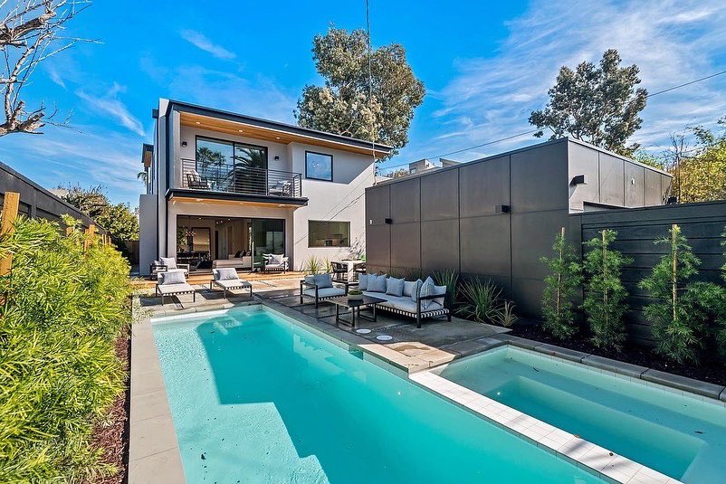 LaurieWoolner's tweet photo. Where will you be on #SuperBowl ? 
🏈Poolside
🏈Patio
🏈Kitchen
🏈Living

You can experience them all at my OH today and tomorrow!
Sat. 2/12, 1-4 PM Sun. 213, 11-2 PM

2115 Glyndon Avenue | Venice 5 Bed | 5 Bath | 3, 858 Sq. Ft. Living Salt-water Pool/Spa Offered at $4.5M https://t.co/91MLgTpOKG