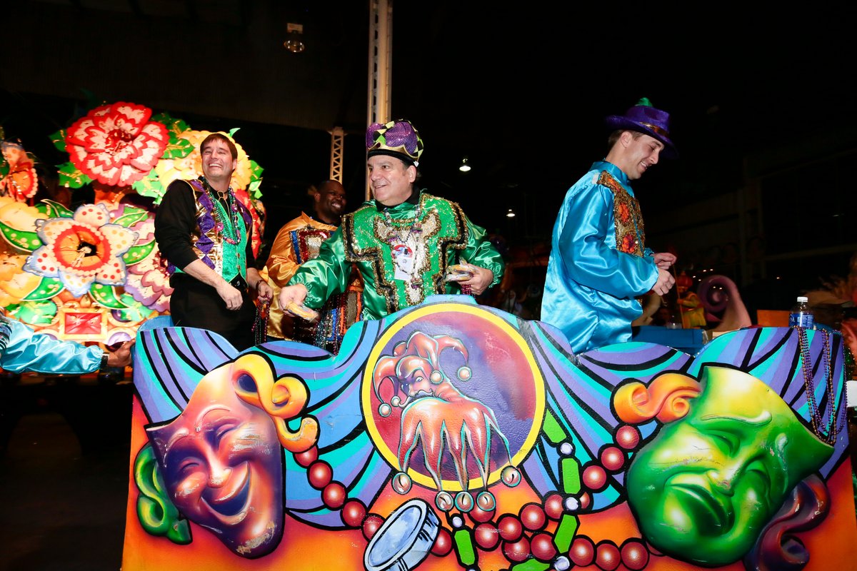 NONativeTours's tweet photo. Who else is going to the parades this weekend? 🚜 #NativeTours https://t.co/3Jp5uVhydj