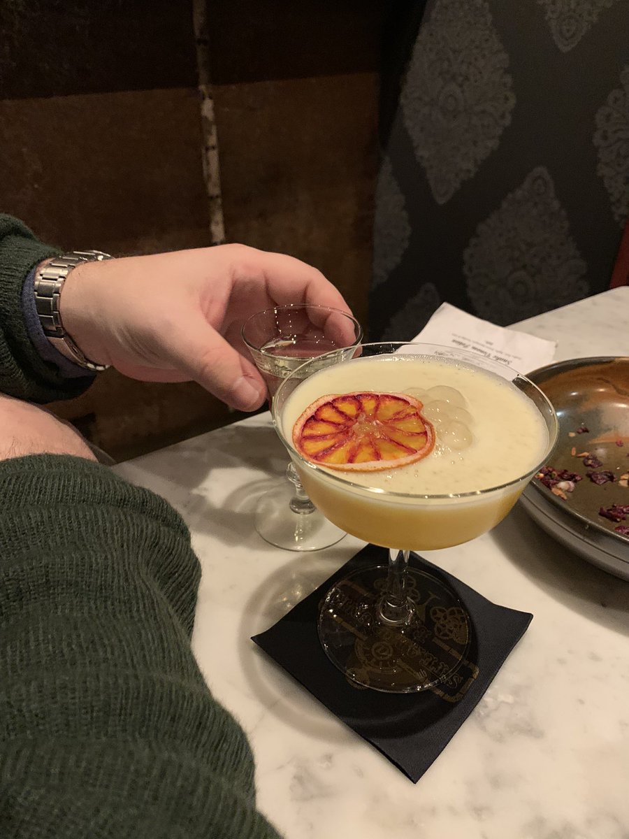 Piaflickan's tweet photo. Steem punk drinks på pubrundan.. dövar smärtan i min vrickade fote 😅 #typisktmig https://t.co/3ppo0YTsoh