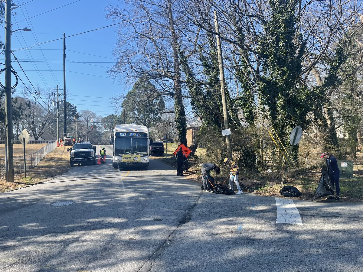 iamcjstewart's tweet photo. Neighborhood clean up on the corner of Commercial Ave & Baker Road in NW Atlanta this morning with three of our @LEADAtlanta JR. Ambassadors, Mama Te and members of the Center Hill Neighborhood Assoc. I used to live on this street. #leadatl #thesolution https://t.co/2dkPL65ghA