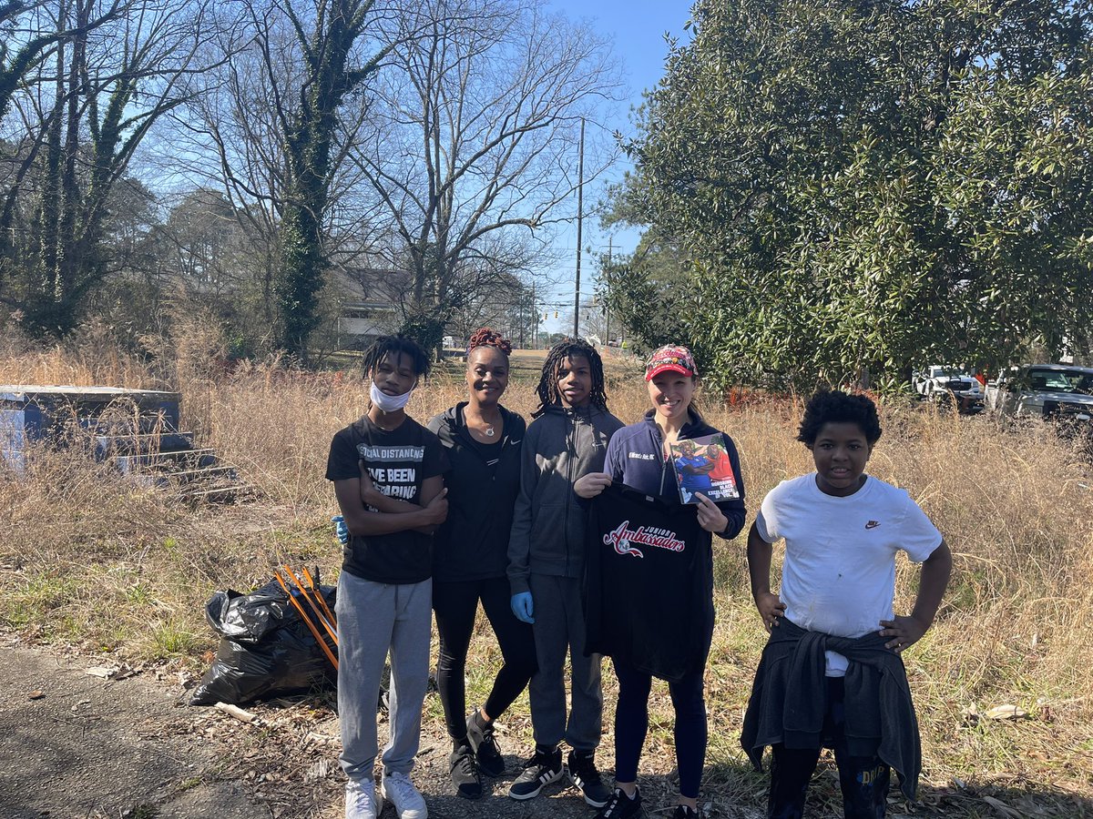 iamcjstewart's tweet photo. Neighborhood clean up on the corner of Commercial Ave & Baker Road in NW Atlanta this morning with three of our @LEADAtlanta JR. Ambassadors, Mama Te and members of the Center Hill Neighborhood Assoc. I used to live on this street. #leadatl #thesolution https://t.co/2dkPL65ghA