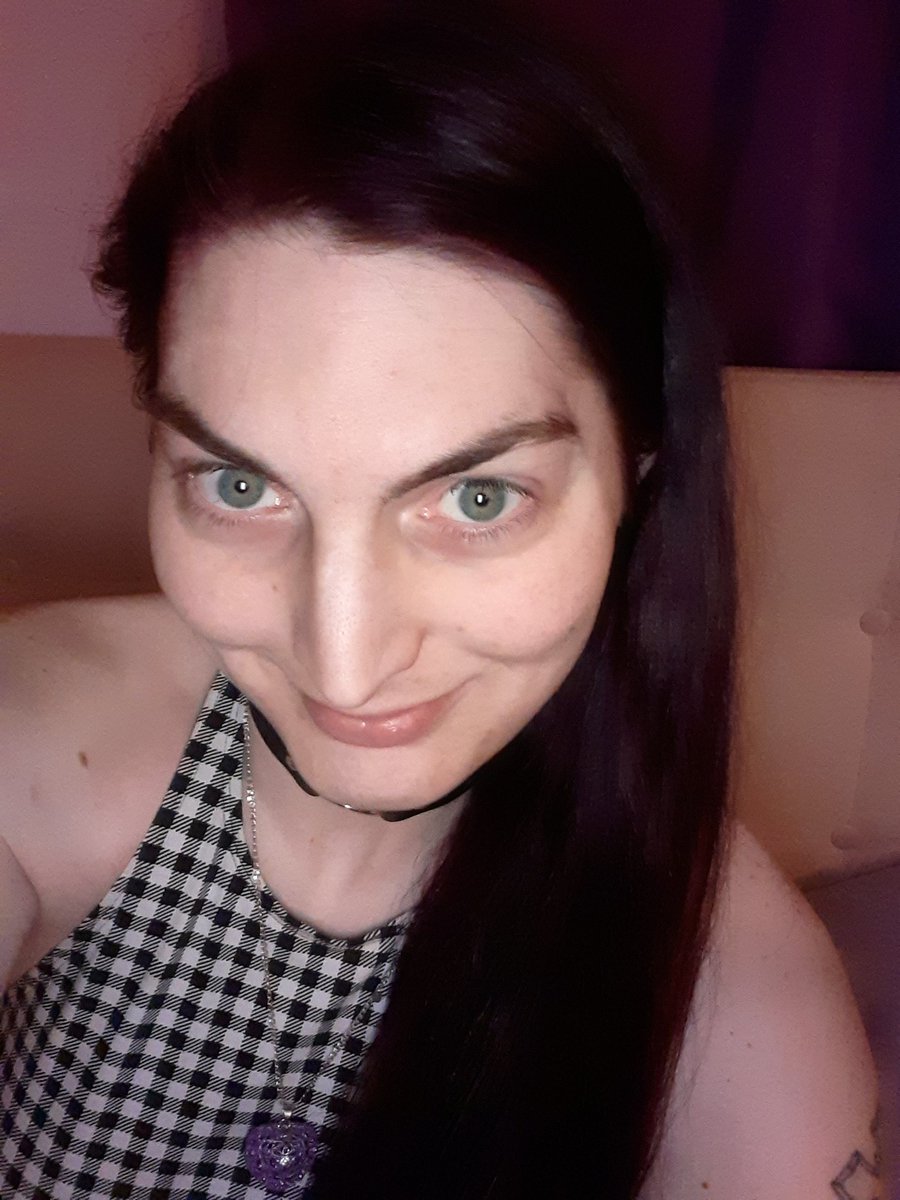 MissMellow0's tweet photo. Haven't posted much here but I do plan to soon seeing as my other one is going back and forth being sbd😔Anyways new hair color that's here to stay!💜🥰 https://t.co/C4EYa25mQq