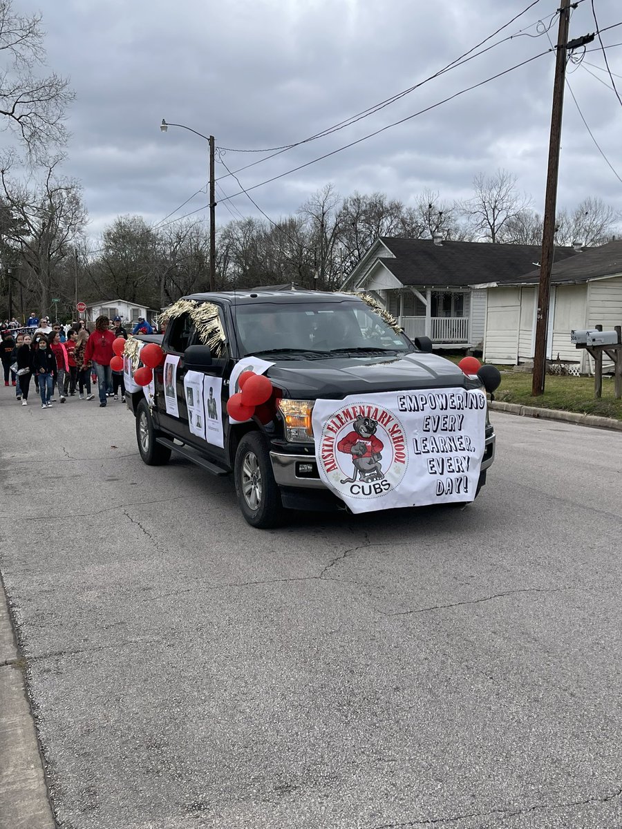 ConroeISDSupt's tweet photo. Chilly weather but warm smiles at today’s Black History Parade in Conroe. https://t.co/7fkZYuRCYN