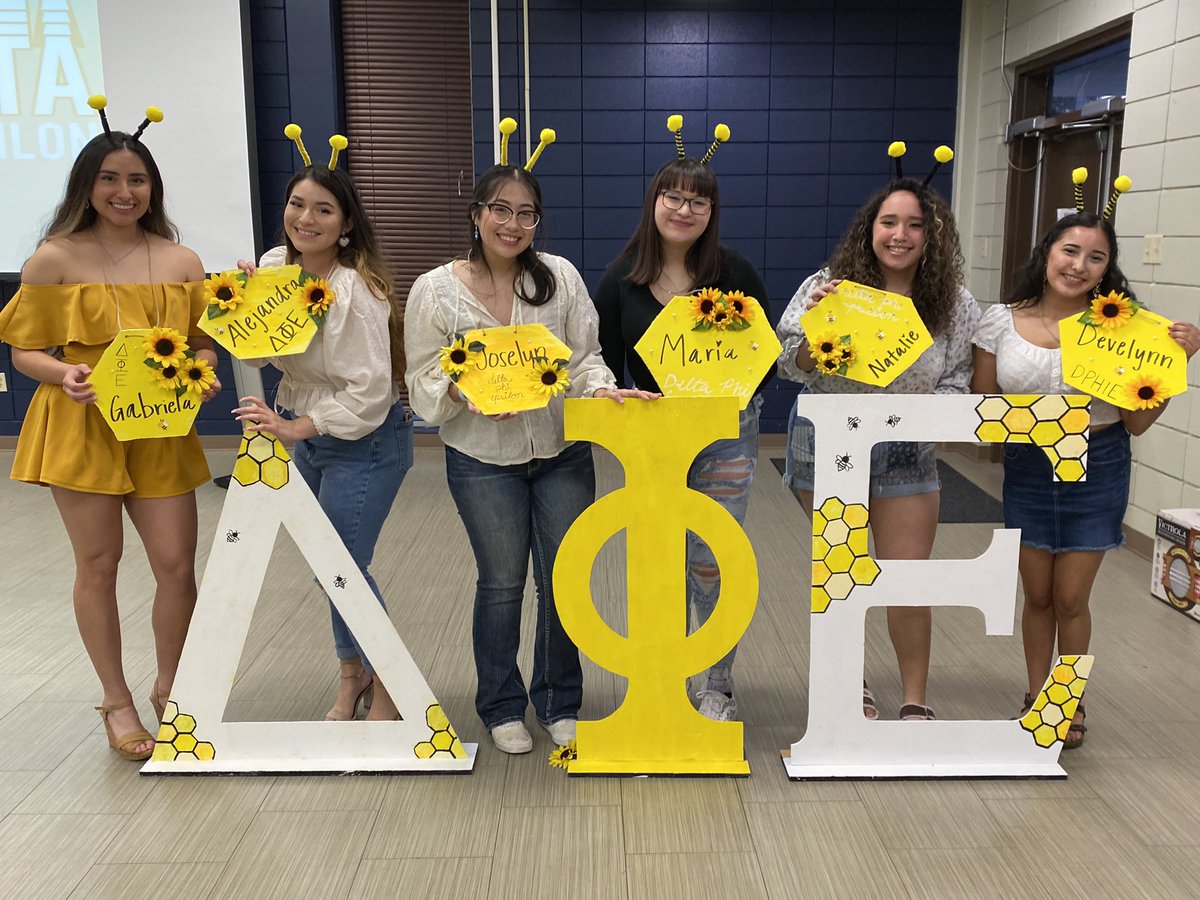 TamukDeephers's tweet photo. Home sweet home for our new bees🐝💛 https://t.co/xjdRjg2UXw