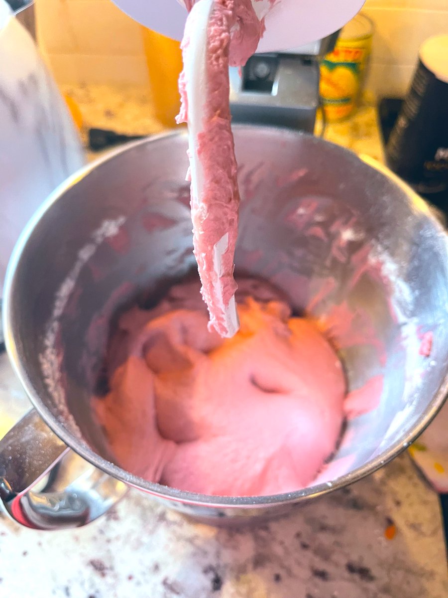 vartenin's tweet photo. Pink bread 🥖 valentines 💖
5 cups flour
2 cups warm water plus food coloring 
2 spoons sugar 
2 spoons yeast 
1/2 cup oil 
Pinch of salt ( 400f, 10 minutes)  #baking #ValentinesDay2022 #food #foodie #ValentinesFoodie https://t.co/mwZCvy7fRi
