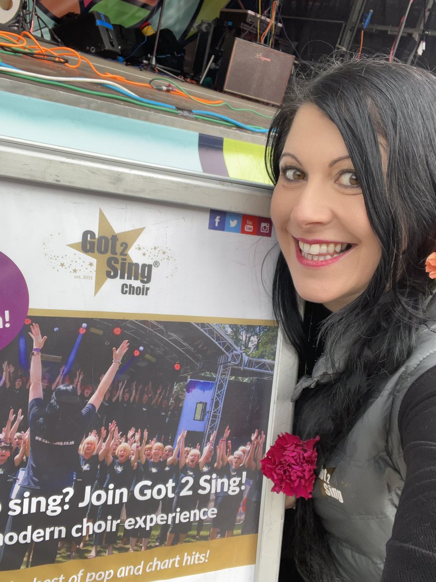 CathyHart007's tweet photo. This is what it’s all about: singing together at local events, supporting local businesses and creating a happy, uplifting atmosphere. We rocked the main stage in Hereford today, and I am so proud of all our incredible singers. @got2sing @HfdCityCouncil https://t.co/6ZOXRBOaQA
