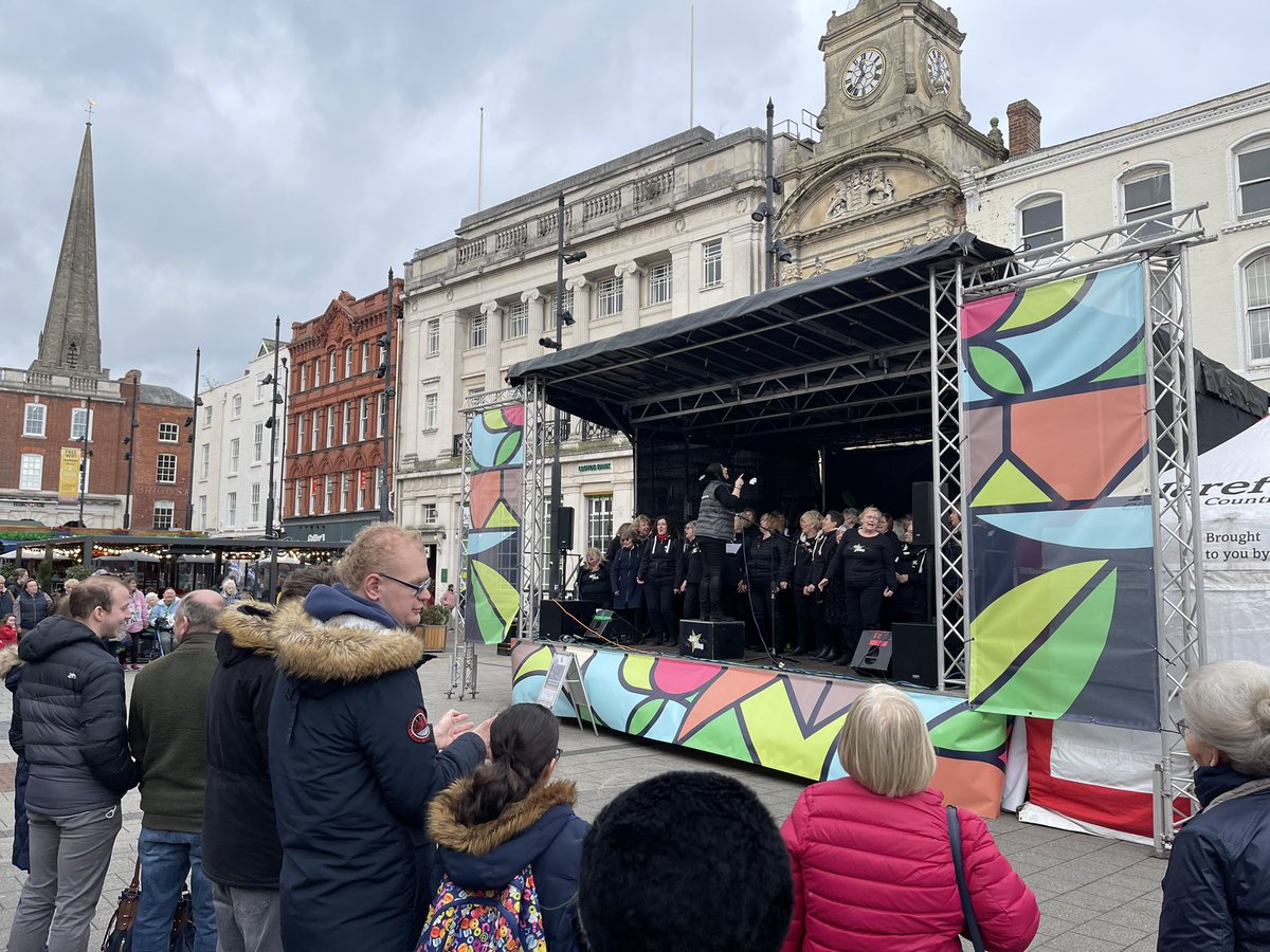 CathyHart007's tweet photo. This is what it’s all about: singing together at local events, supporting local businesses and creating a happy, uplifting atmosphere. We rocked the main stage in Hereford today, and I am so proud of all our incredible singers. @got2sing @HfdCityCouncil https://t.co/6ZOXRBOaQA