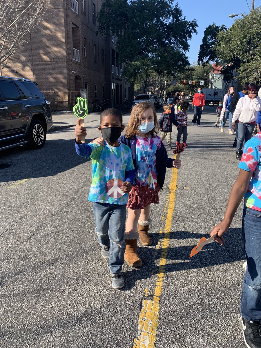 dottiebdaehm's tweet photo. Our3K, 4K, and kinders were so excited to join ECDC in this year’s Peace Parade. https://t.co/a10lJvJ0RD
