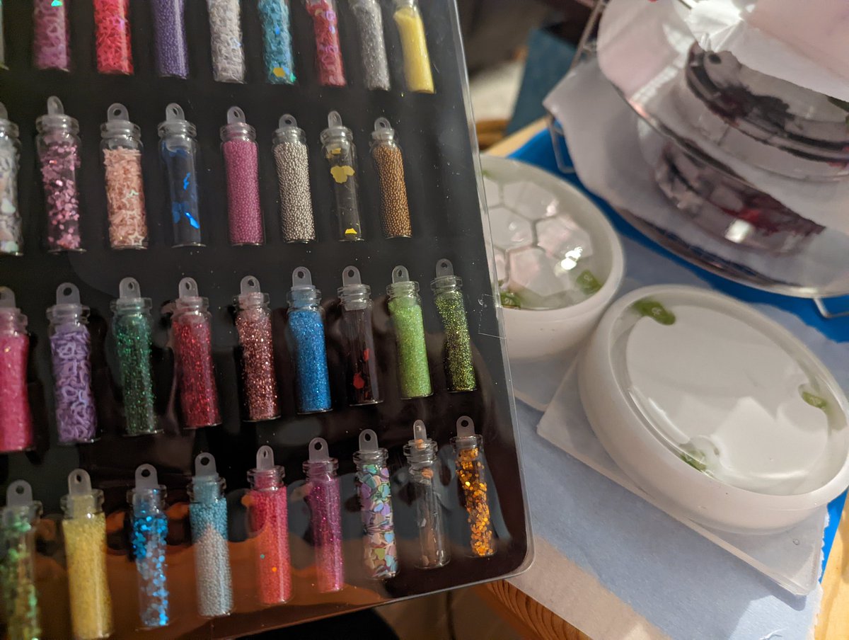 LaughingPandaGG's tweet photo. Oooo good dollar store find ! 
Lots of things to put into dice / dice boxes / notebooks / rolling cups <3 https://t.co/2tMxId5K4e