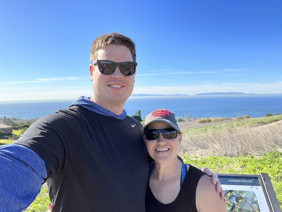 thejessimoore's tweet photo. Saturday morning hikes. #finallyadayoff #sanpedro https://t.co/HDLQNWMYxi