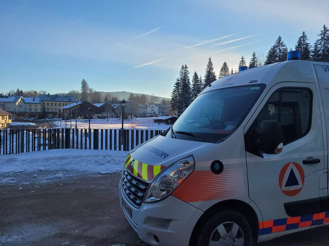 Protec54's tweet photo. #SolidaritéNationale

Une dizaine de nos #bénévoles sont actuellement en renfort sur la mythique course de la Transjurassienne entre le #Jura et le #Doubs ! https://t.co/L7O2cCAVcE