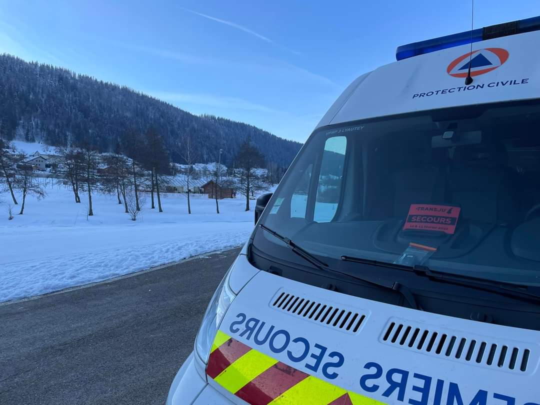 Protec54's tweet photo. #SolidaritéNationale

Une dizaine de nos #bénévoles sont actuellement en renfort sur la mythique course de la Transjurassienne entre le #Jura et le #Doubs ! https://t.co/L7O2cCAVcE