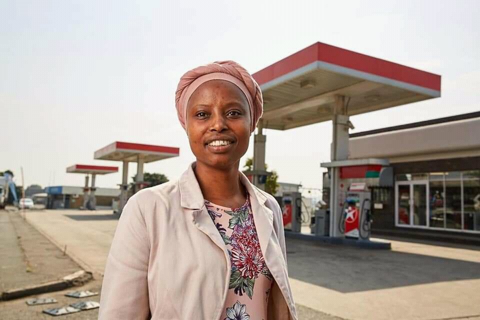 joy_zelda's tweet image. From Cashier to Petrol owner station 
Was a cashier at the Mobeni garage in 2007,Shelembe after 6 months went to Book-keeping and Supply chain She completed Caltex Retailer Courses in 2011,and bought 30% from previous owner in 2017 

 Rts for her 
DBN Gogo
Senzo
#Umndeni