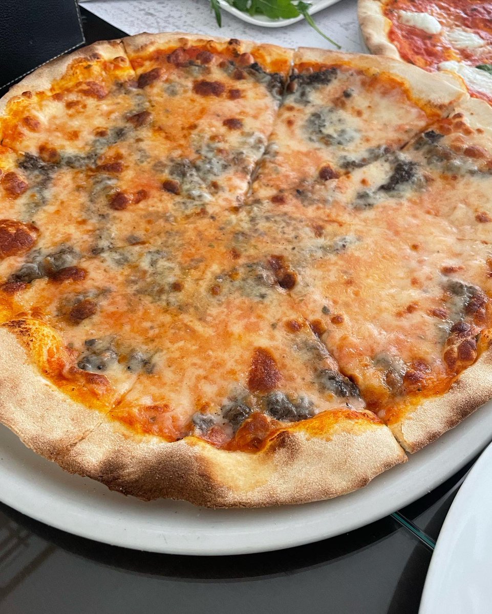 Rateit_ksa's tweet photo. زيارة
Pizza Rome
 تجربة ممتازة 🤩 و أكل جدا جدا لذيذ ويستحق التجريبة 

١- جودة الآكل 3/4
٢- الأسعار 2.5/4
٣- وقت وسرعة الخدمة 3/4
٤- نظافة المكان 3.5/4
٥- الموقع والاجواء 2.5/4

عندهم جلسات داخليه و خارجية

📍موقع المحل 
الرياض، حي العليا، مكتبة الملك فهد الوطنية https://t.co/VwYxMqcZIw
