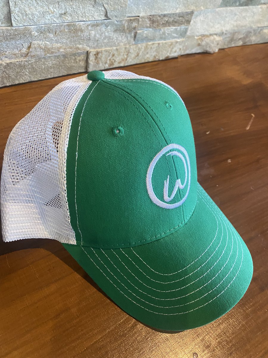 PaulSwiatkowski's tweet photo. @JennyMcCarthy 
@DonnieWahlberg Time for some lunch. #wahlburgers https://t.co/gDnjyXnOHN