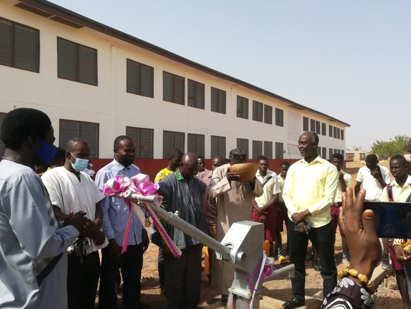 PeaceforlifeG's tweet photo. Commisioning of borehole at WAVTI. 
As part of the Economic and social justice program being implemented by peace for life Ghana,a borehole was sunk for Walewale Vocational Technical Institute in the west mamprusi municipal of the north east region of Ghana. https://t.co/enUSKkovmS