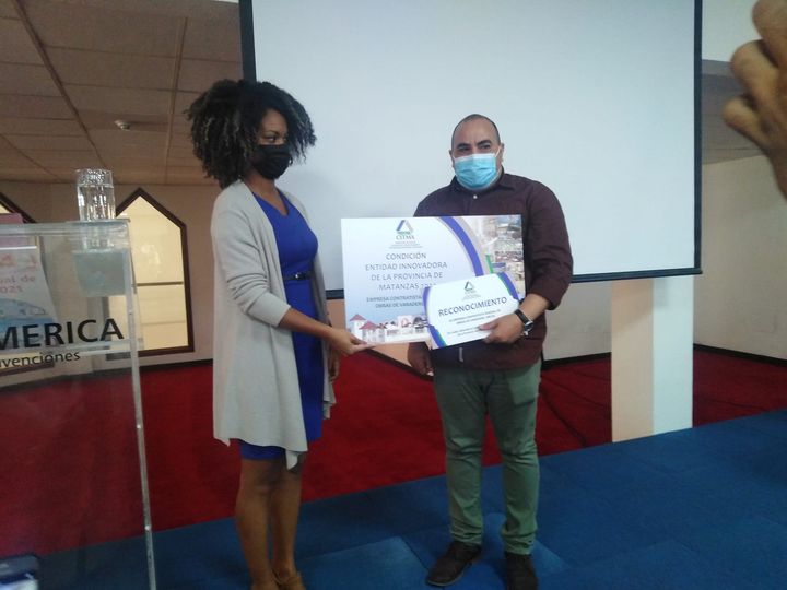 SolYosvany's tweet photo. Recibe en la mañana de hoy  #ARCOSVaradero la condición de Entidad Innovadora por lo que las #BTJMatanzas le trasmite las mas sinceras Felicitaciones y en especial a sus jóvenes.@JeillerB @lisaracorona1 @CienciaJoven1 https://t.co/GPkJ7AjCoO