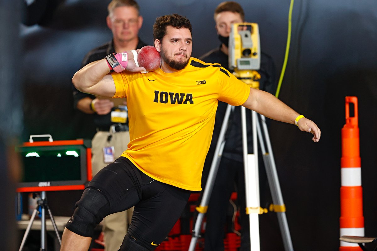IowaXC_TF's tweet photo. Men's Shot Put | ISU Classic 

Curtiss throws a NEW School Record!!⚡️

🥈Nikolas Curtiss – 19.57m (64’2.5”)

#FightForIowa | #Hawkeyes https://t.co/Ke33TQXYtG