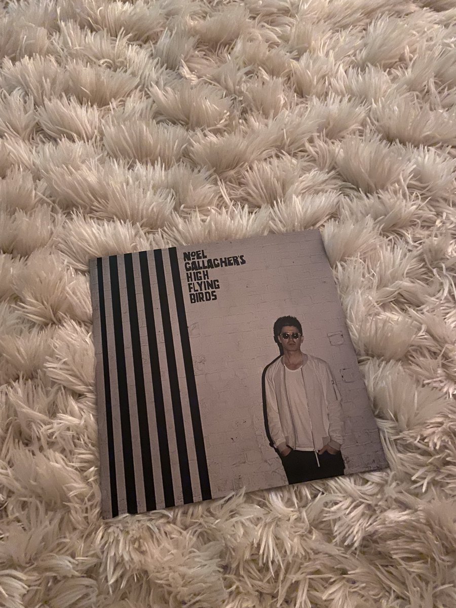 CardioGigGoer's tweet photo. What an epic listen this is going to be. #Vinyl #NoelGallagher #NGHFB #ChasingYesterday #MusicIsLife 💙 x https://t.co/k1XN0qmkoz