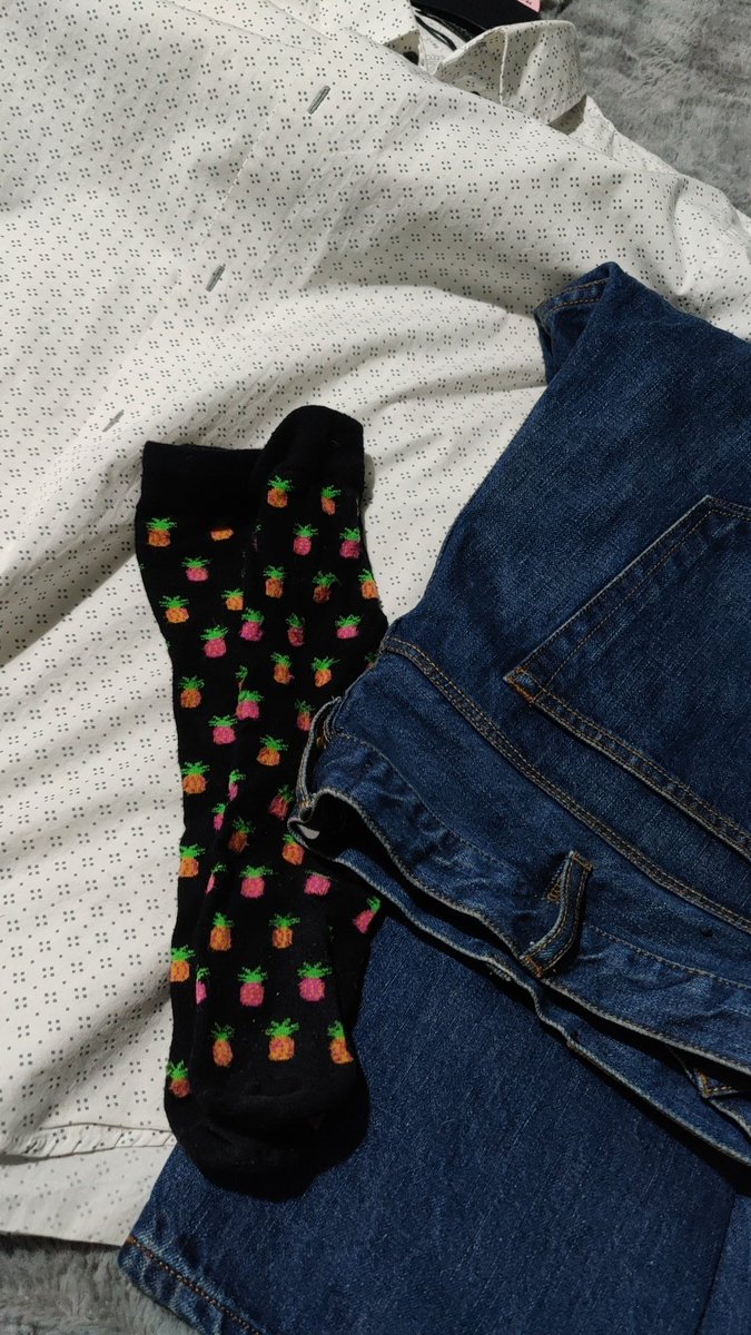 bobandlolly's tweet photo. It's a vanilla night out for us, but you never know someone might spot the socks! #pineapple https://t.co/hYGMsSlUW9