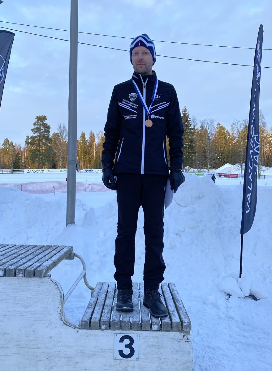 Hiihtosuunnistuksen SM-sprintistä Valkeakoskelta Ponnelle 2 mitalia: Linda hopeaa D35-sarjassa ja Antti pronssia H40-sarjassa. resultfellows.com/2022/valkeakos…