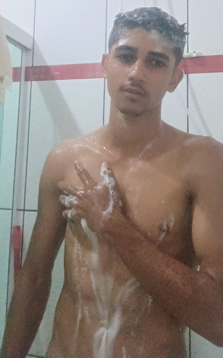 igor_oficial_19's tweet photo. Depois de um dia de trabalho um belo banho pra aliviar https://t.co/ASREK7okaj