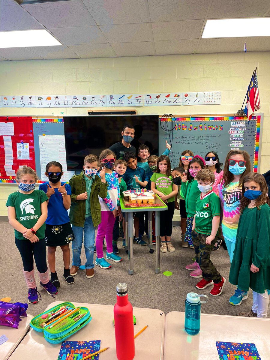Estmonge12's tweet photo. Yesterday these kiddos and their parents reminded me about my coming up half birthday today 🎂 if that’s not sweet enough.. well then notice these two more details: 1. The cake has my home country’s colors and 2. My students are wearing my favorite color as well 🥺🙏🏻❤️💕 https://t.co/oBEGgoqcjZ