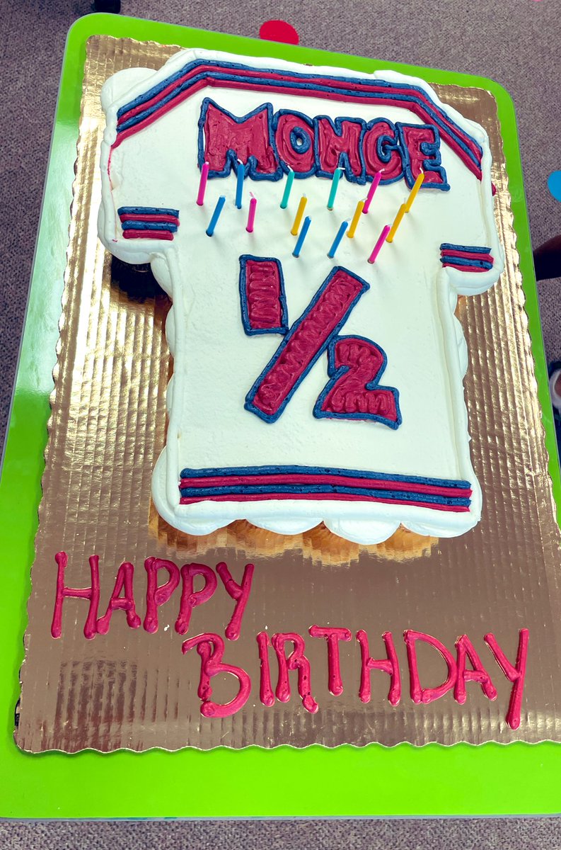 Estmonge12's tweet photo. Yesterday these kiddos and their parents reminded me about my coming up half birthday today 🎂 if that’s not sweet enough.. well then notice these two more details: 1. The cake has my home country’s colors and 2. My students are wearing my favorite color as well 🥺🙏🏻❤️💕 https://t.co/oBEGgoqcjZ