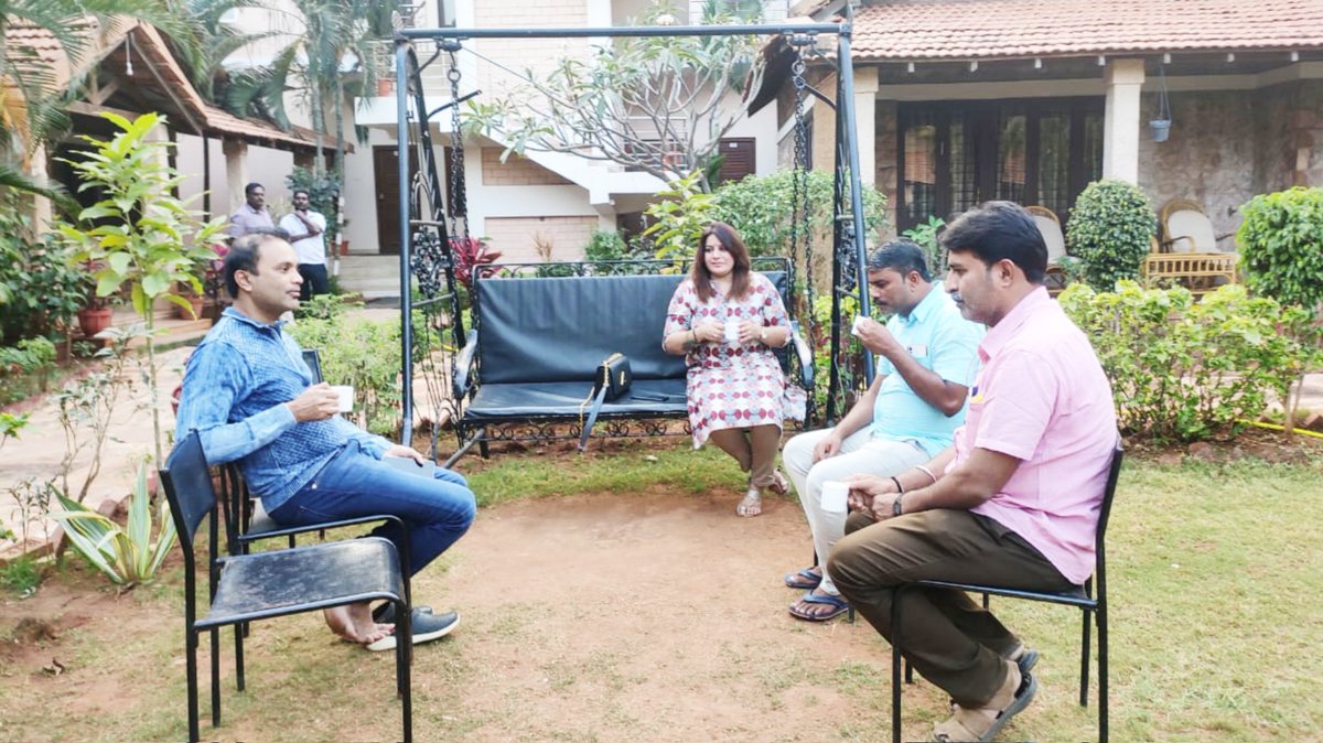 JdsBadami's tweet photo. ಮುಂಗಾರು ಮಳೆ ಚಿತ್ರದ ಖ್ಯಾತ ಚಲನಚಿತ್ರ ನಟಿ ಪೂಜಾ ಗಾಂಧಿಯವರು, ಇಂದು ಬಾದಾಮಿಯ ಶ್ರೀ ಬನಶಂಕರಿ ದೇವಿಯ ದರ್ಶನ ಮಾಡಿದರು... https://t.co/aVWil6AKuI