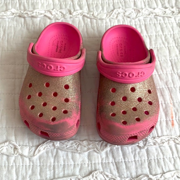 BsocialConnect's tweet photo. So good I had to share! Check out all the items I'm loving on @Poshmarkapp from @2real2bliked #poshmark #fashion #style #shopmycloset #express #crocs #polobyralphlauren: https://t.co/5gFSAIi22i https://t.co/91msh7LPKo