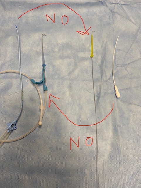 In crashing trauma patients, 'blind' femoral access for central and arterial line placement is often done.  But what to do if you stick the wrong vessel?  You can switch to the other type of line, but there is a caveat...the wires are NOT interchangeable.  

A short 🧵...