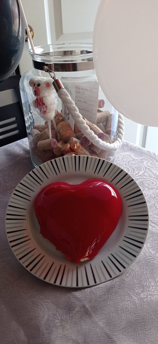 sorymadridista's tweet photo. Menú #PreSanValentin ❤️ 
Q yo no voy a #MasterChef  pq no lo necesito. https://t.co/jISDLiSetF