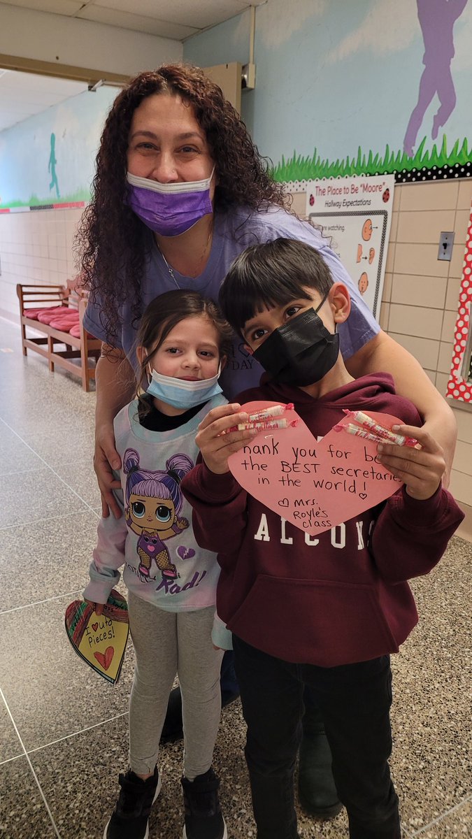 Caught a few students from Mrs Royle's class with their spiritwear! 

Thanking Mrs. Dawson for being the best secretary in the 🌍