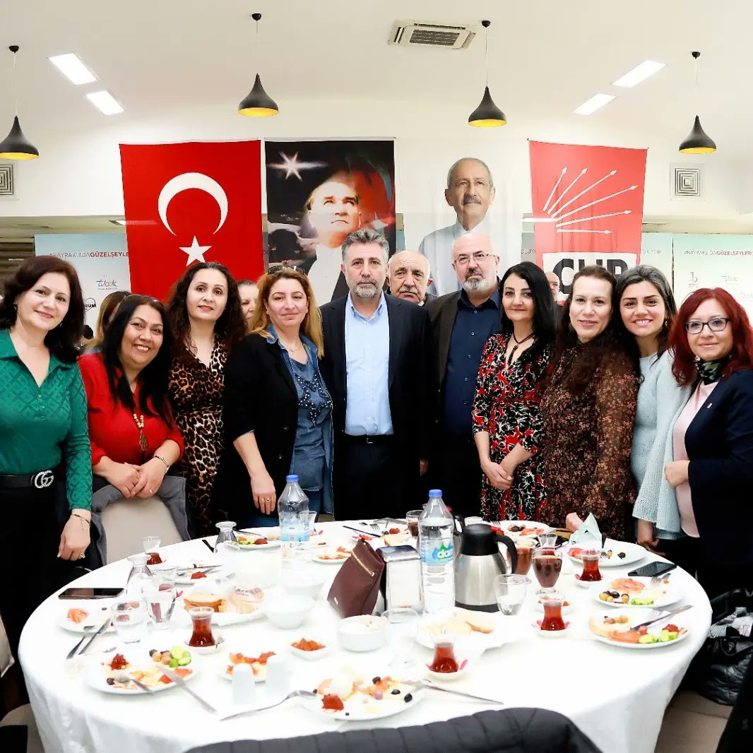 Birlik ve beraberlik içinde, Pazartesi günü İzmir’e gelerek, Buca Metrosu’nun temelini atacak olan Genel Başkanımız Sn. Kemal Kılıçdaroğlu’nu karşılayacak ve iktidar yürüyüşüne İzmir’den omuz vereceğiz. #chp #kemalkılıçdaroğlu #izmir